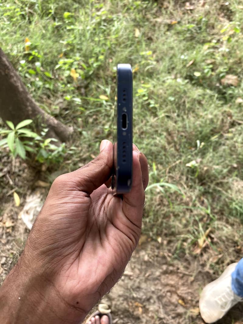 Apple iPhone 12 3