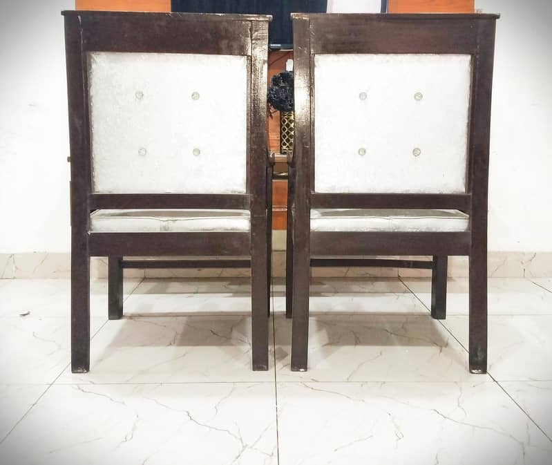 CORNOR TABLE & CHAIRS 2