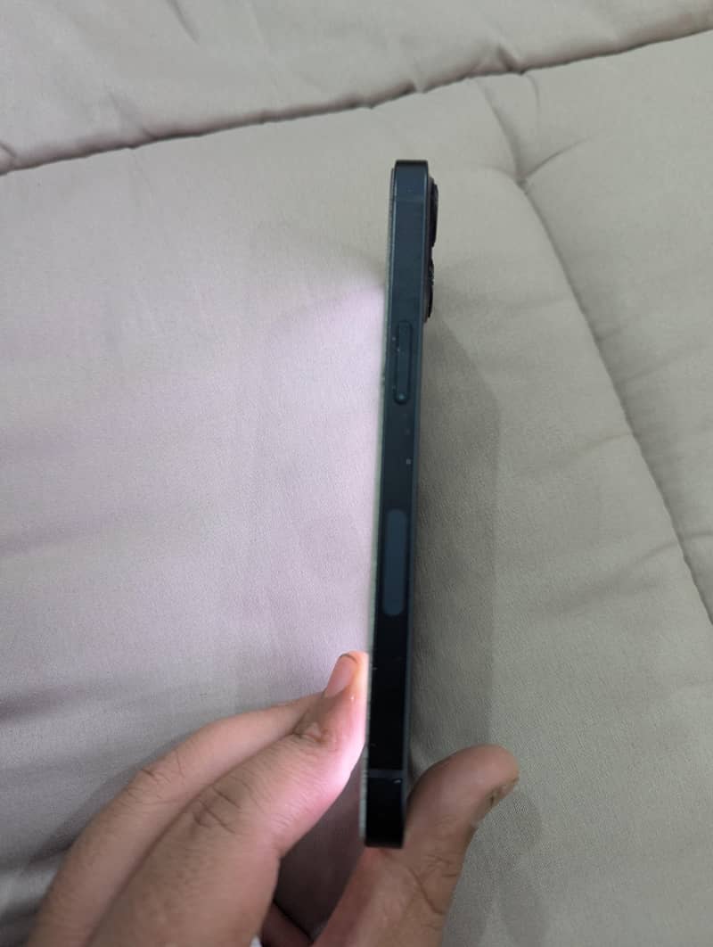 Apple iPhone 13 3
