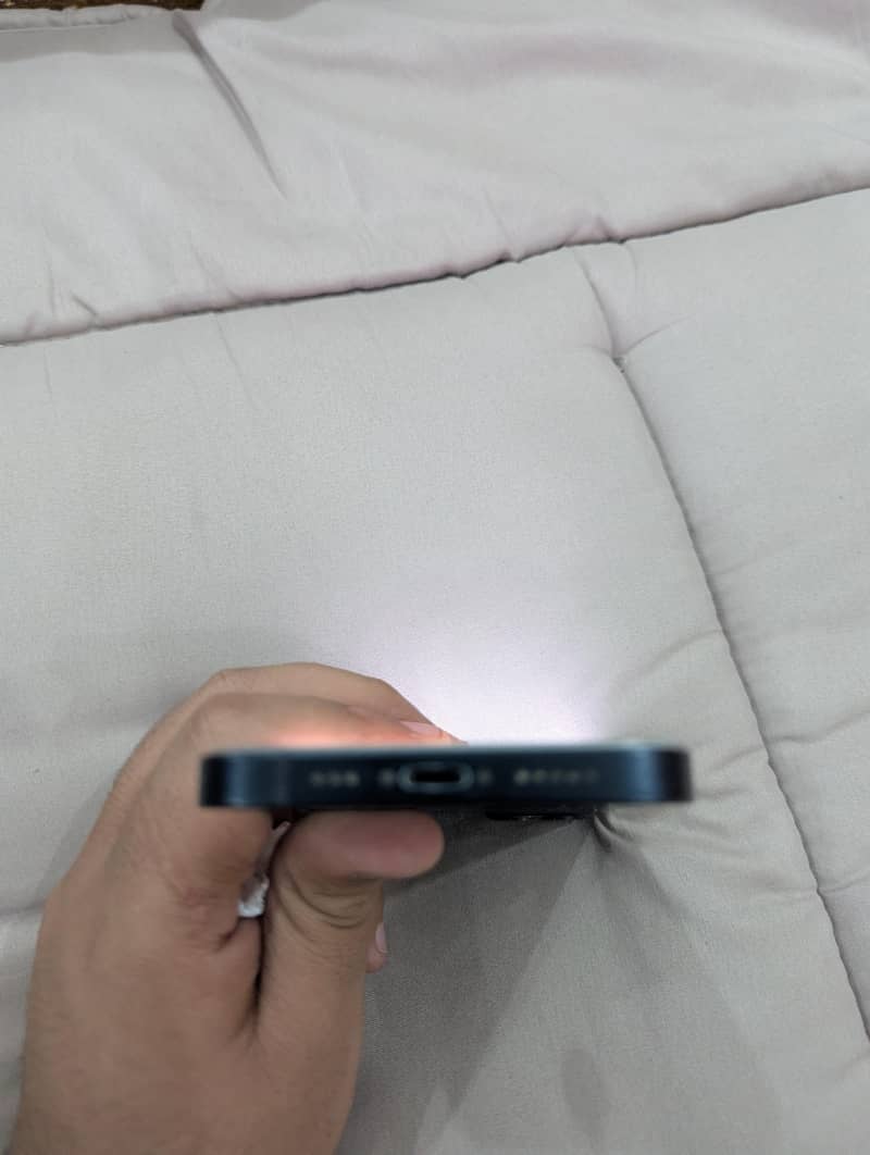 Apple iPhone 13 4