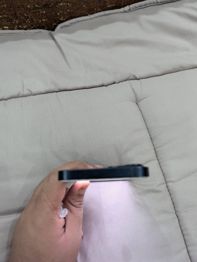 Apple iPhone 13 5