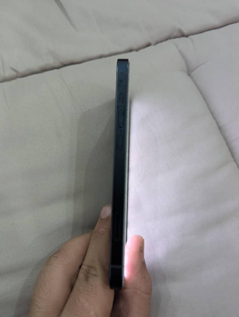Apple iPhone 13 6