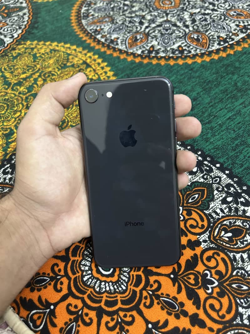 Apple iPhone 8 1