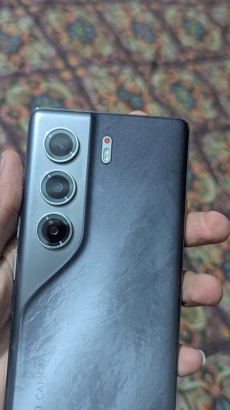 Tecno CAMON 40 Pro 0