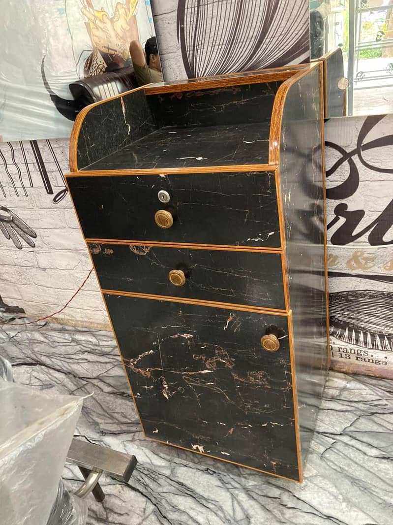 saloon accessories 2