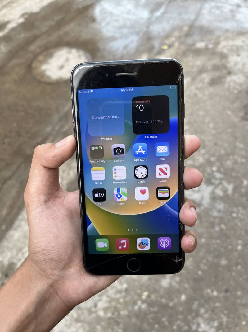 Apple iPhone 8 Plus 1