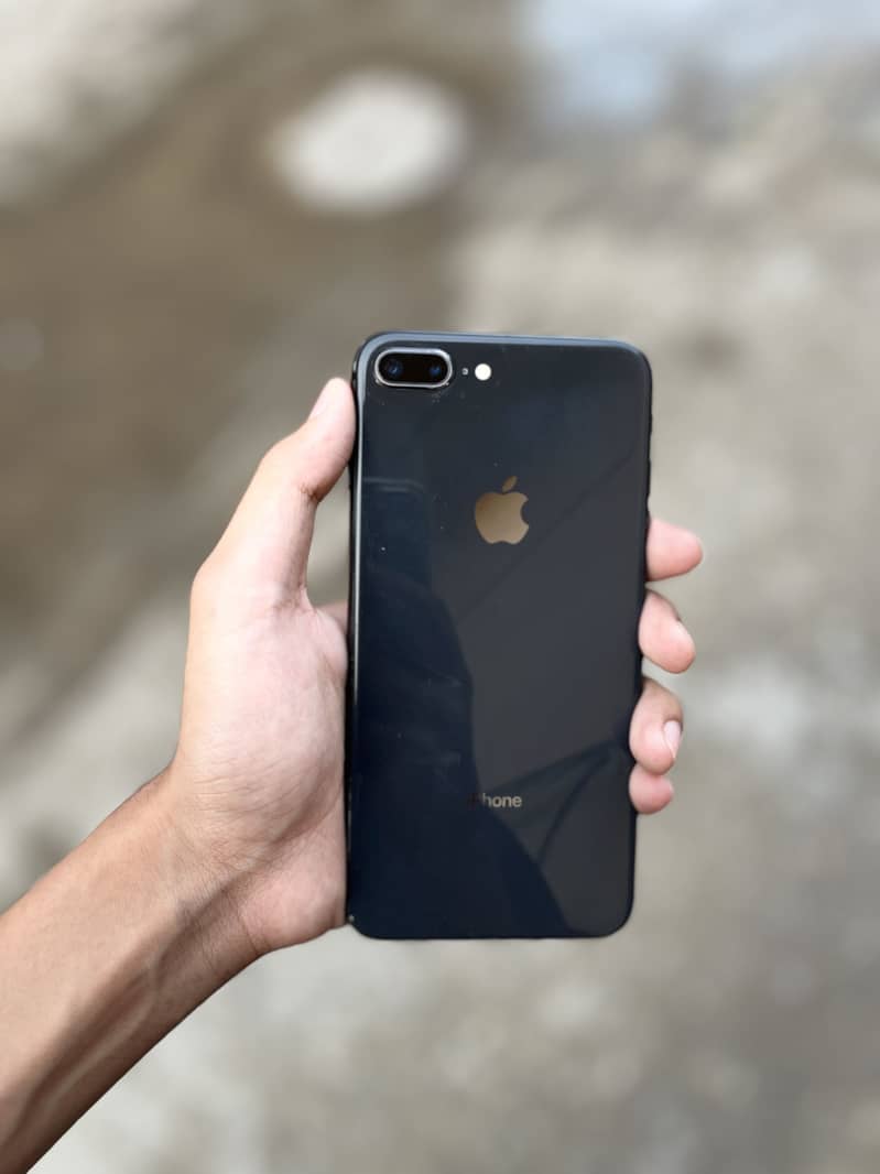 Apple iPhone 8 Plus 4