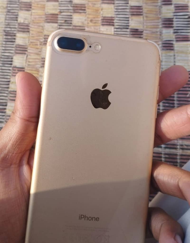 Apple iPhone 7 Plus 0