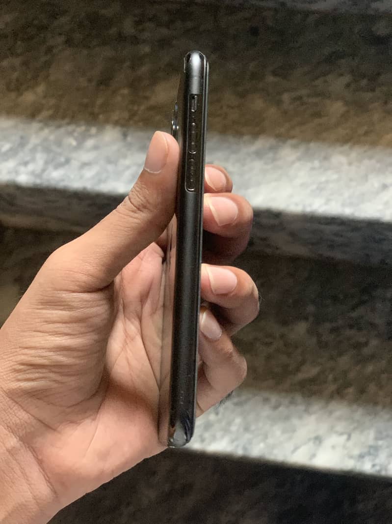 Apple iPhone 11 Pro 1