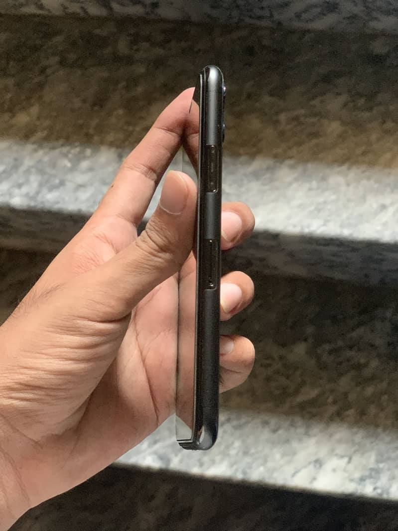 Apple iPhone 11 Pro 2