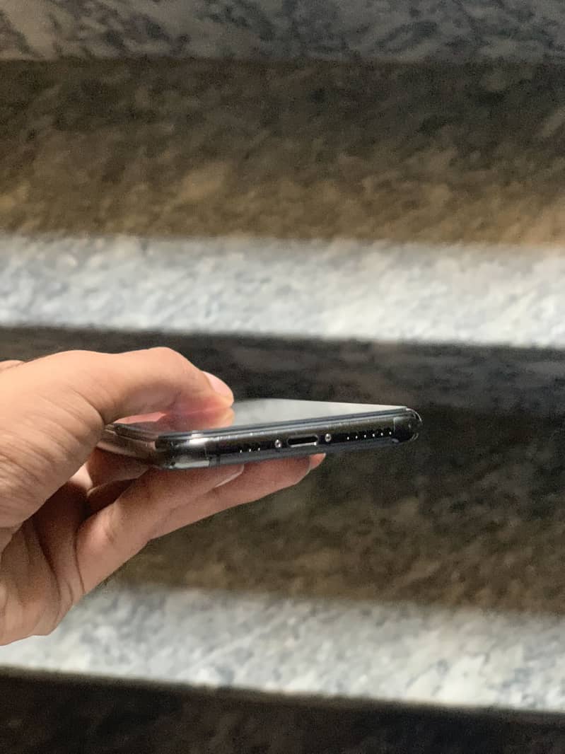 Apple iPhone 11 Pro 4
