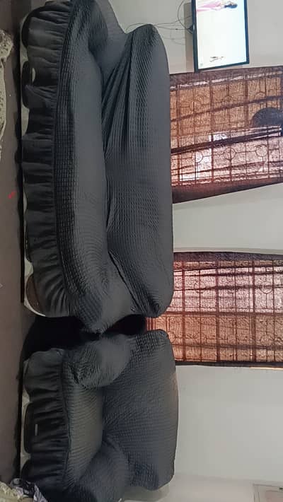 4 seater sofa set for sale- Covers need replacement