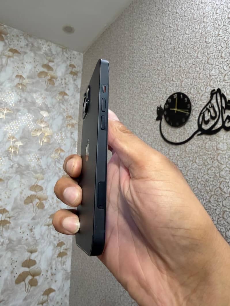 Apple iPhone 13 4