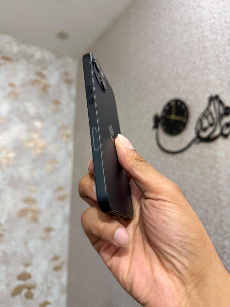 Apple iPhone 13 5