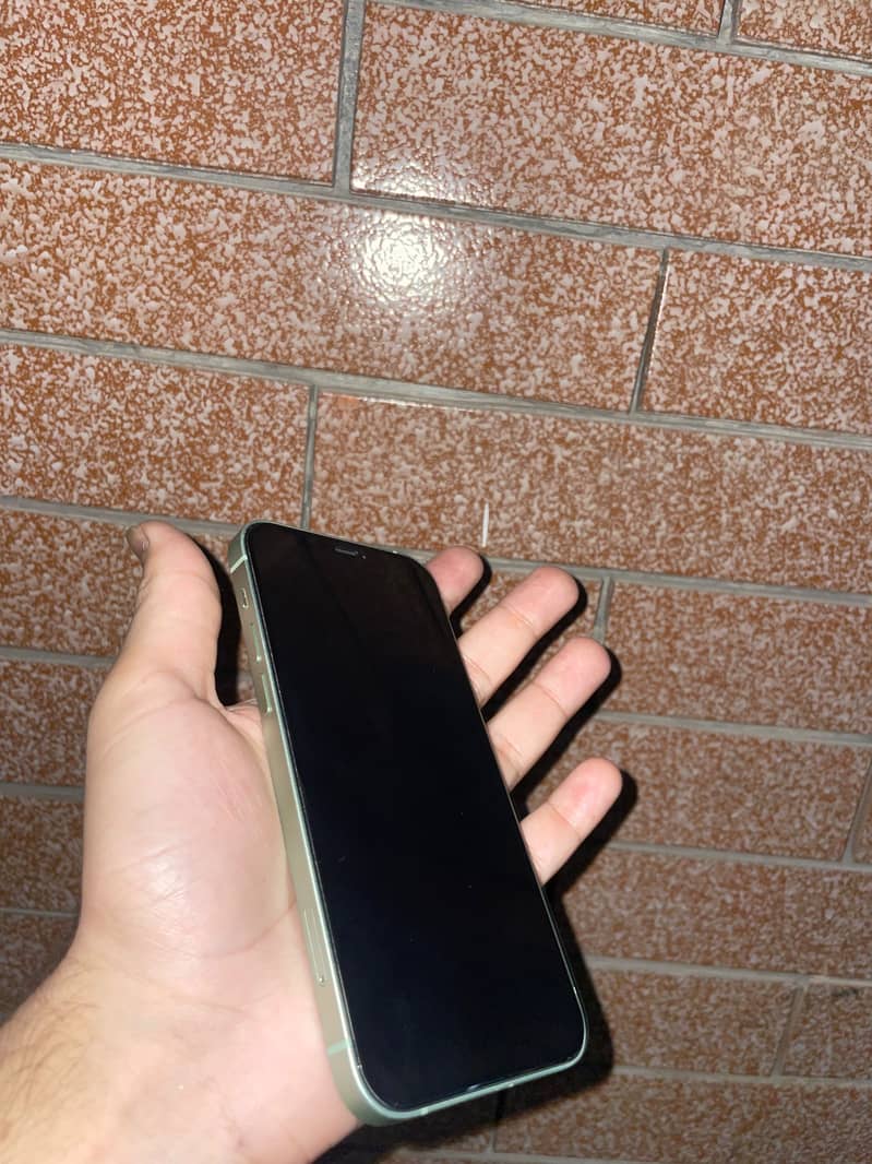 Apple iPhone 12 3