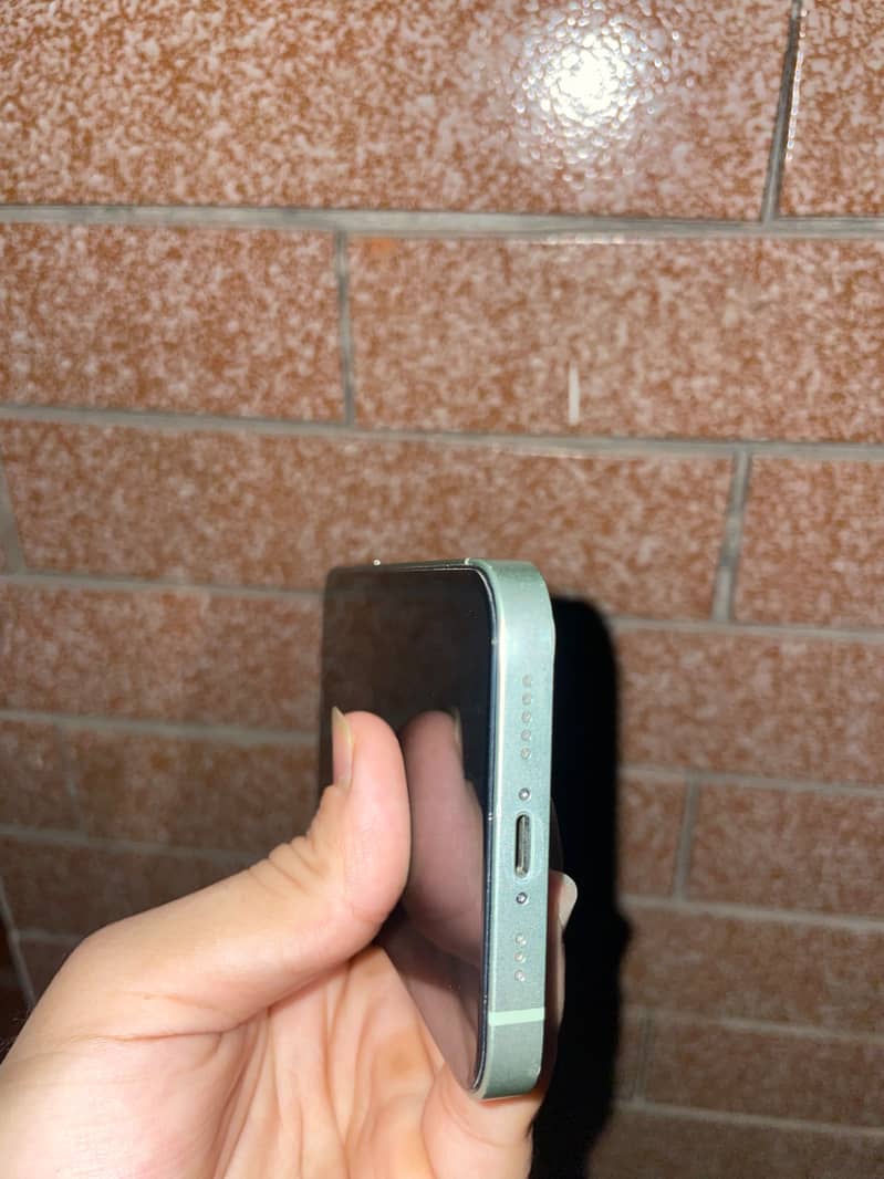 Apple iPhone 12 4