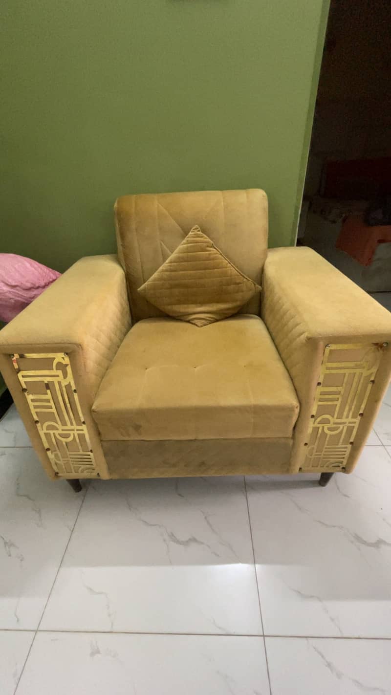 7 seater sofa set. 3