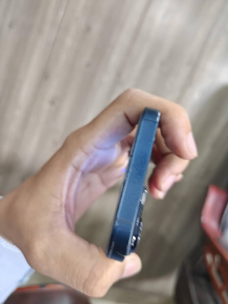 Apple iPhone 14 4