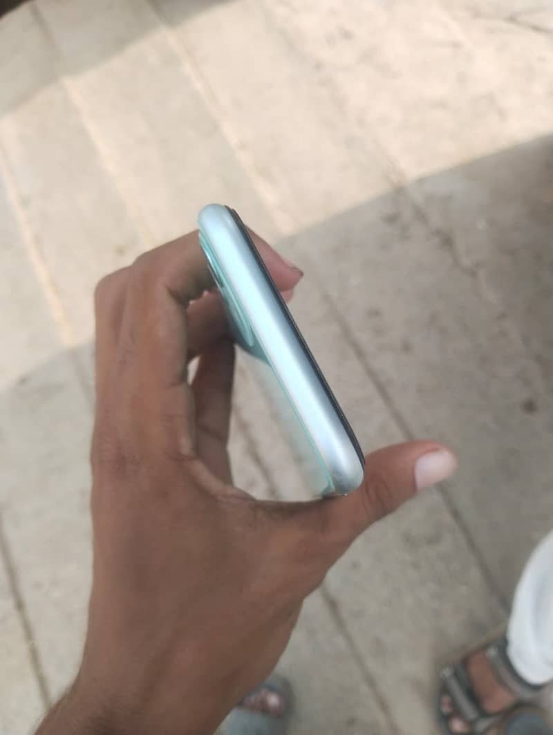 Apple iPhone 11 3