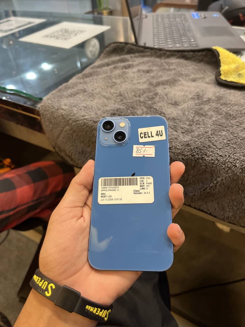 Apple iPhone 13 0