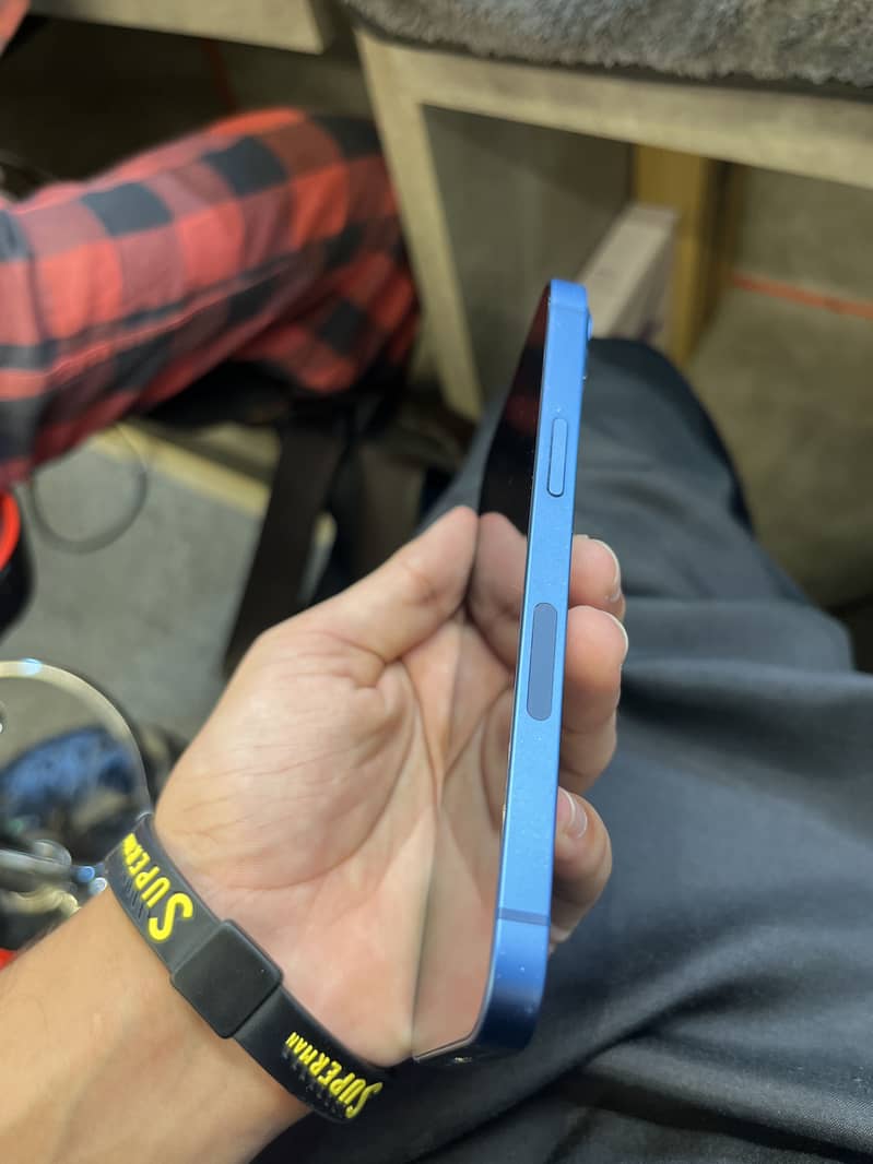 Apple iPhone 13 2