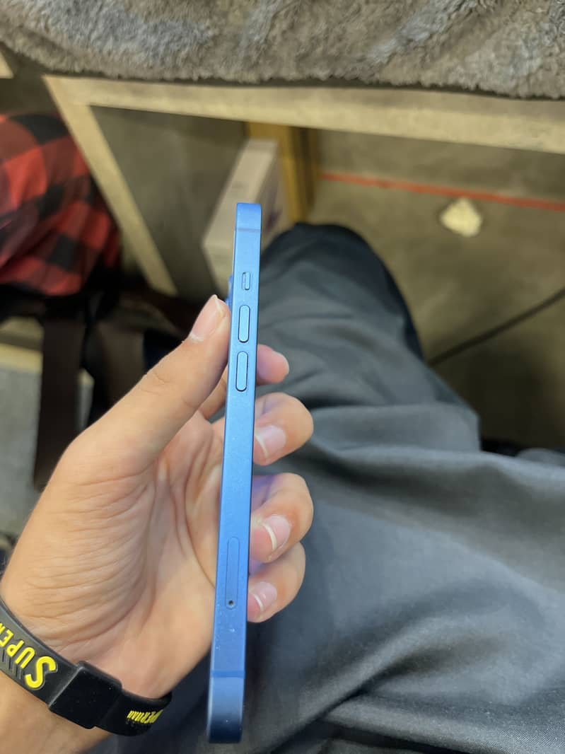 Apple iPhone 13 4