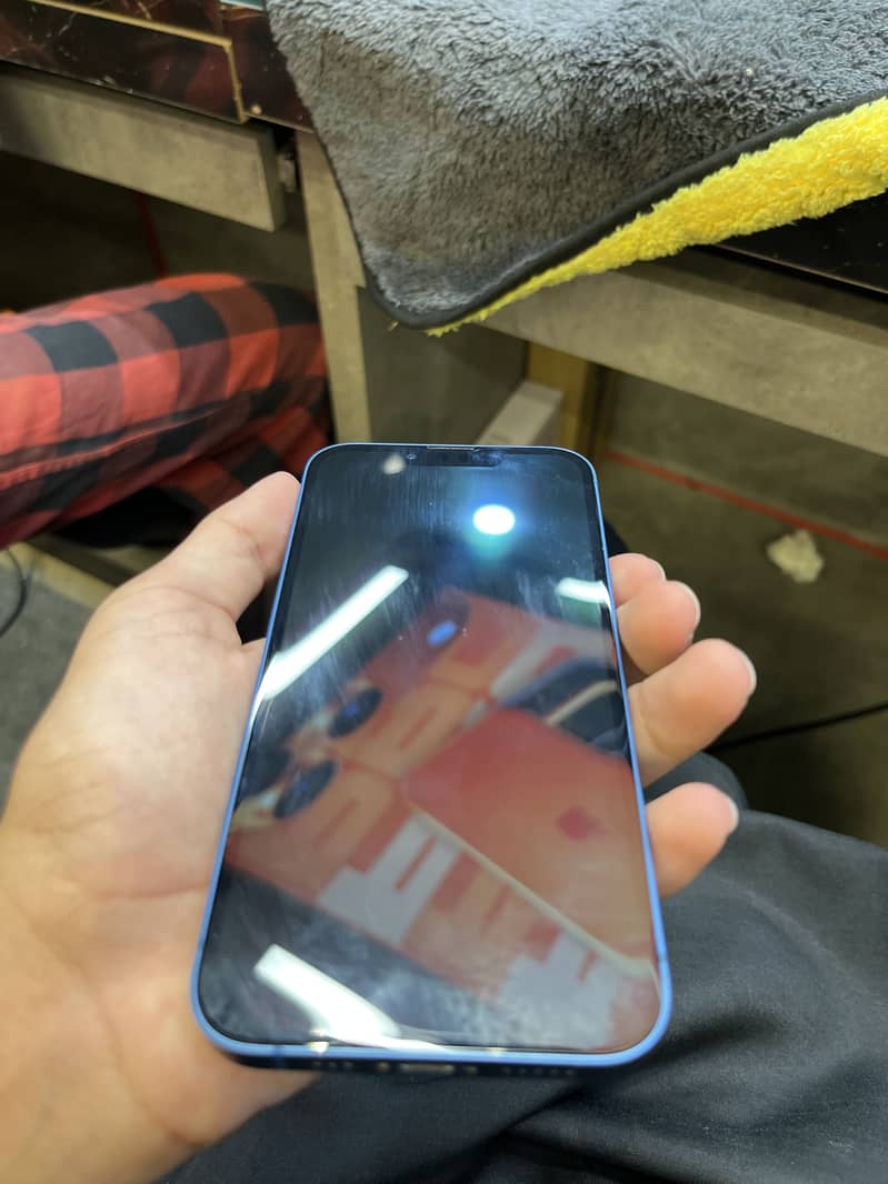 Apple iPhone 13 5
