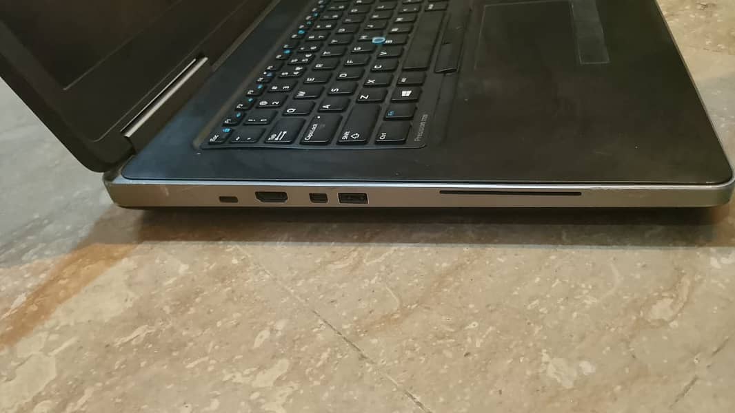 Dell Precision 7720 1