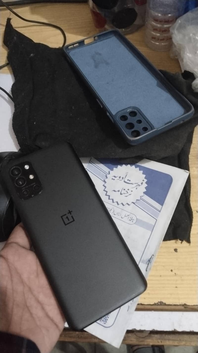 One Plus 9R 1