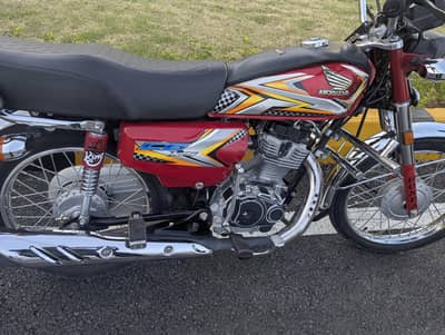 honda 125 Red 2025