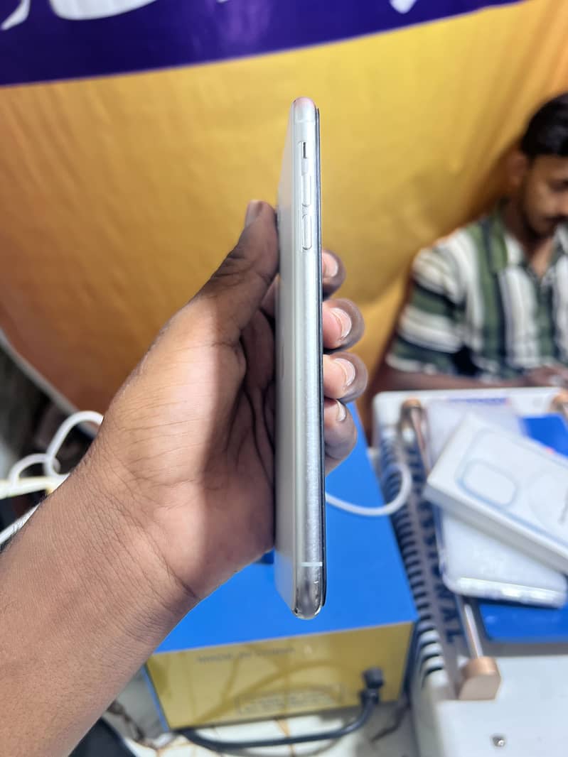 Apple iPhone 11 Pro Max 1