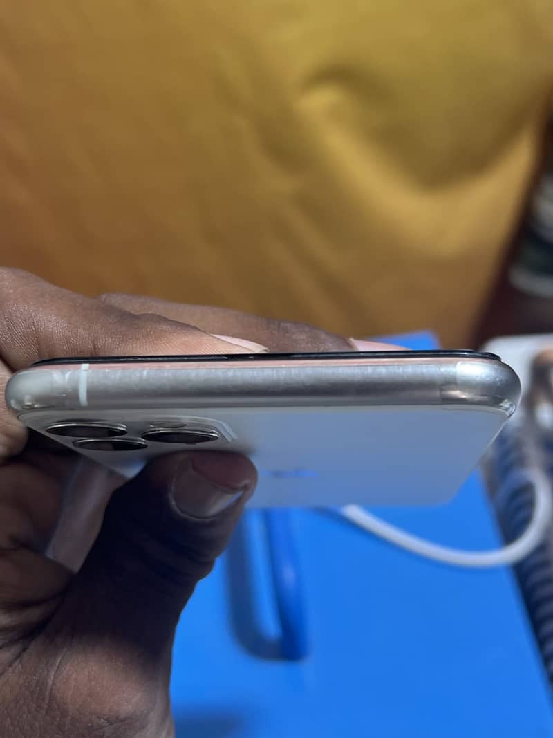 Apple iPhone 11 Pro Max 5