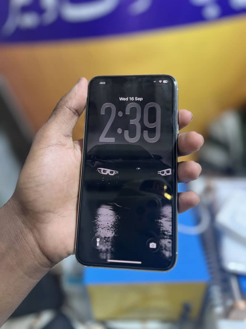 Apple iPhone 11 Pro Max 6