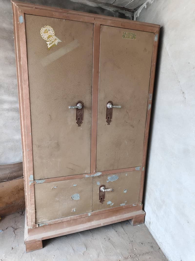 wardrobe 0