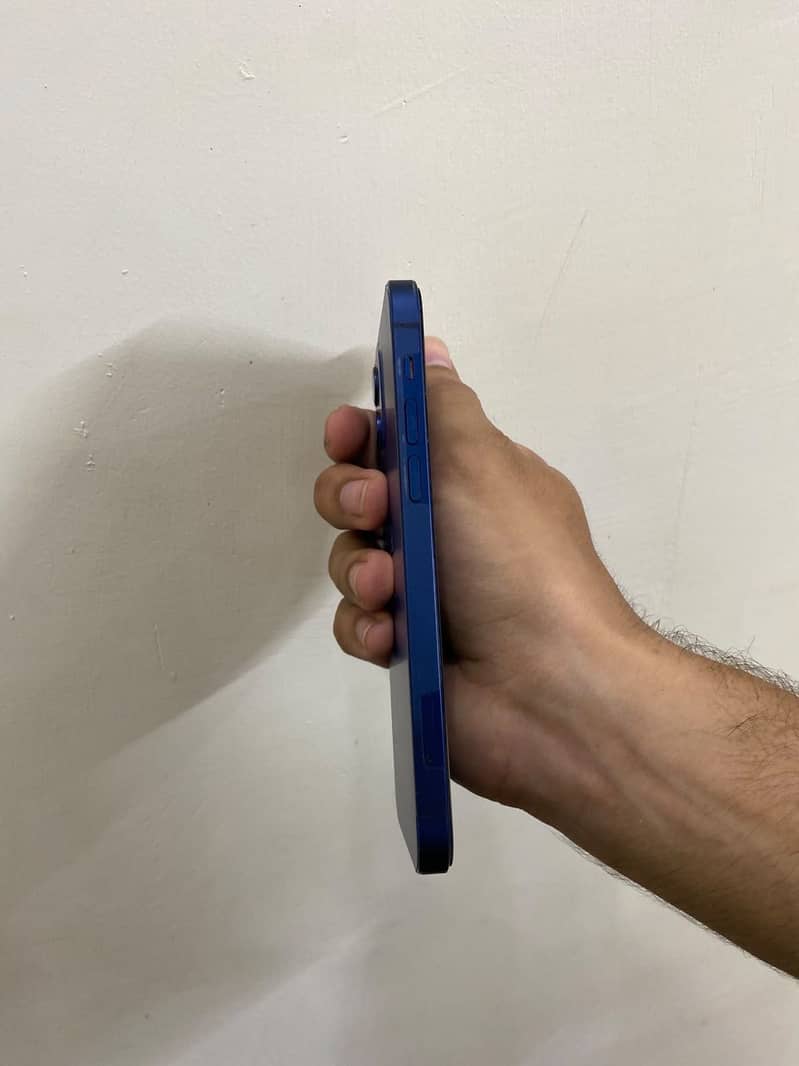 Apple iPhone 12 6