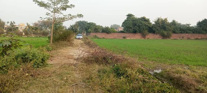 9 KANAL COMMERCIAL PLOT NEXT TO ASKARI 11