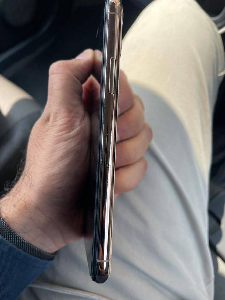 Apple iPhone 11 Pro 4