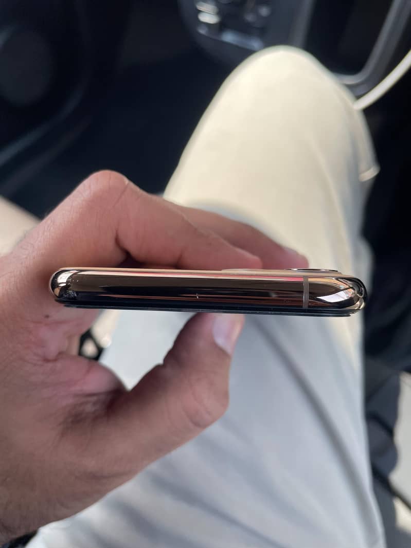 Apple iPhone 11 Pro 6