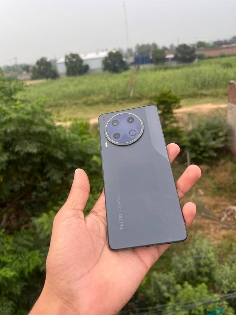 Tecno CAMON 30 0