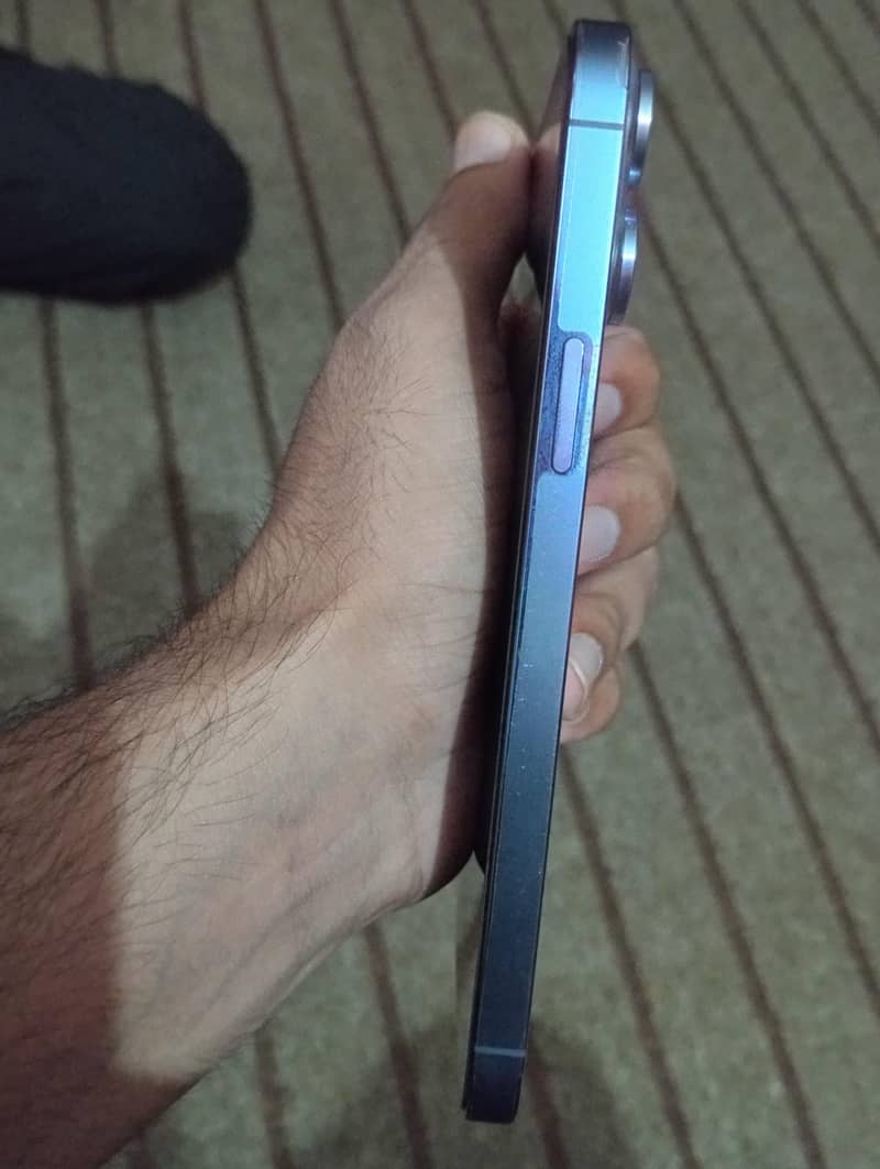 Apple iPhone 13 Pro Max 2
