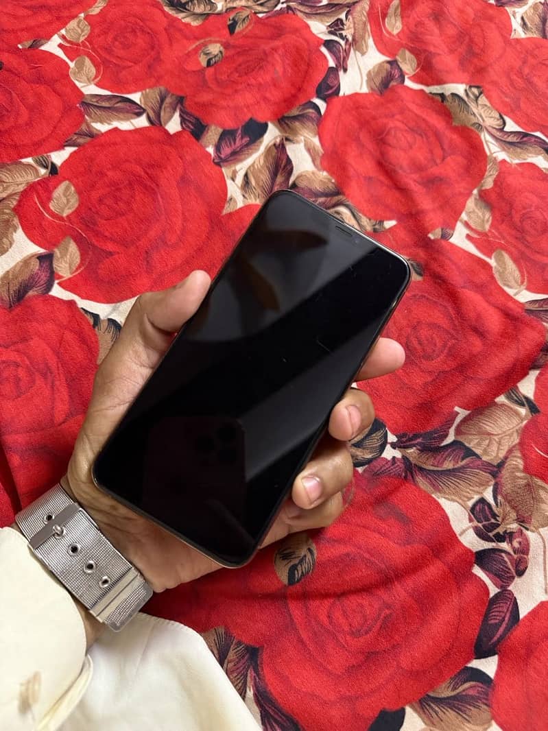 iPhone XS Max 4