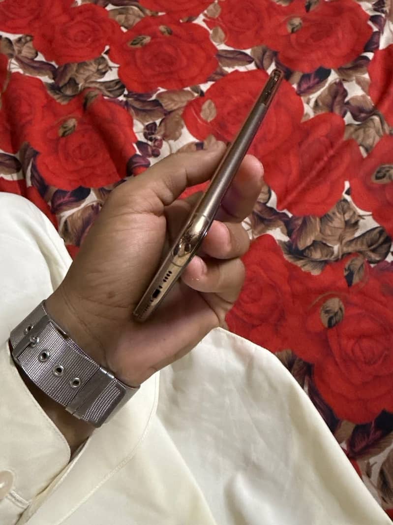 iPhone XS Max 5