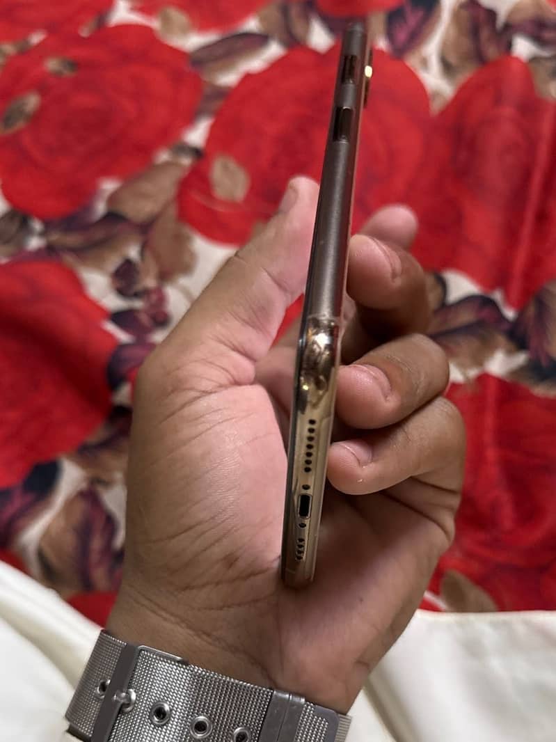 iPhone XS Max 6