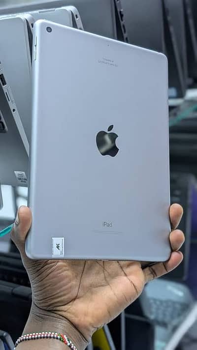 Ipad 5th generation 128 g. b