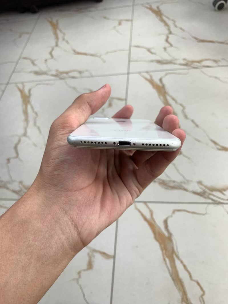 Apple iPhone 8 Plus 3