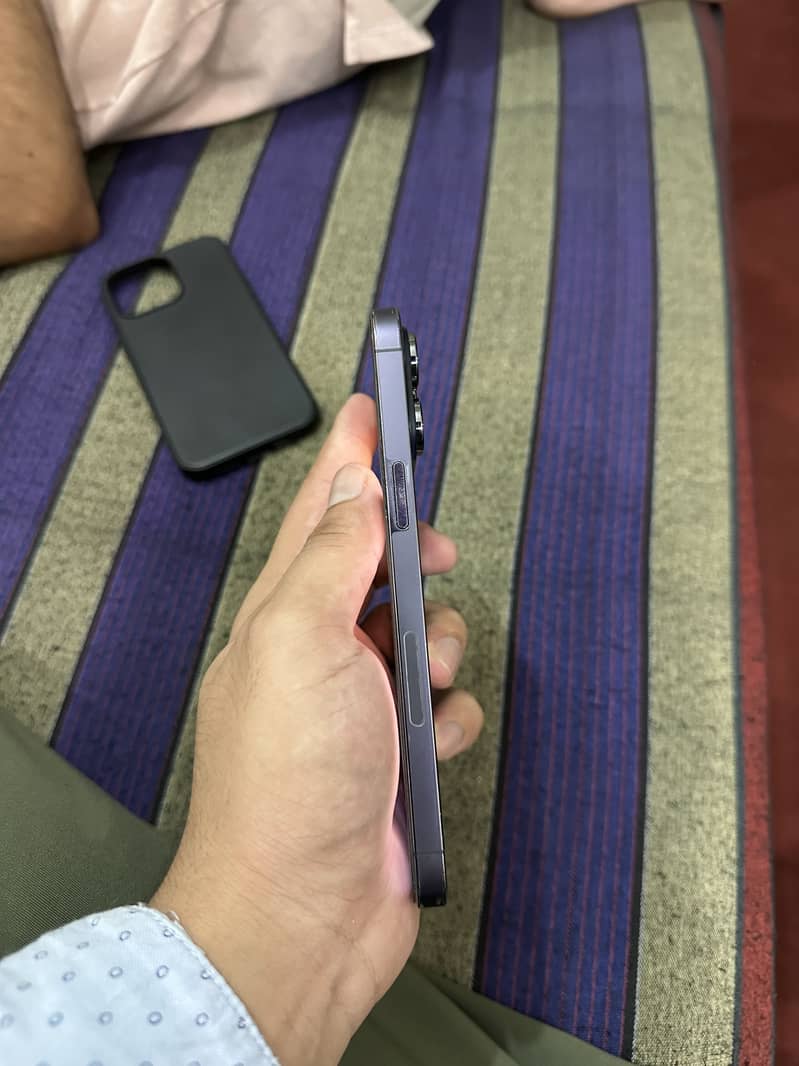 Apple iPhone 14 Pro Max 1