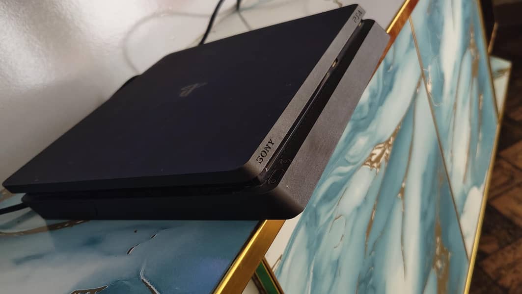 PS 4 Slim 1
