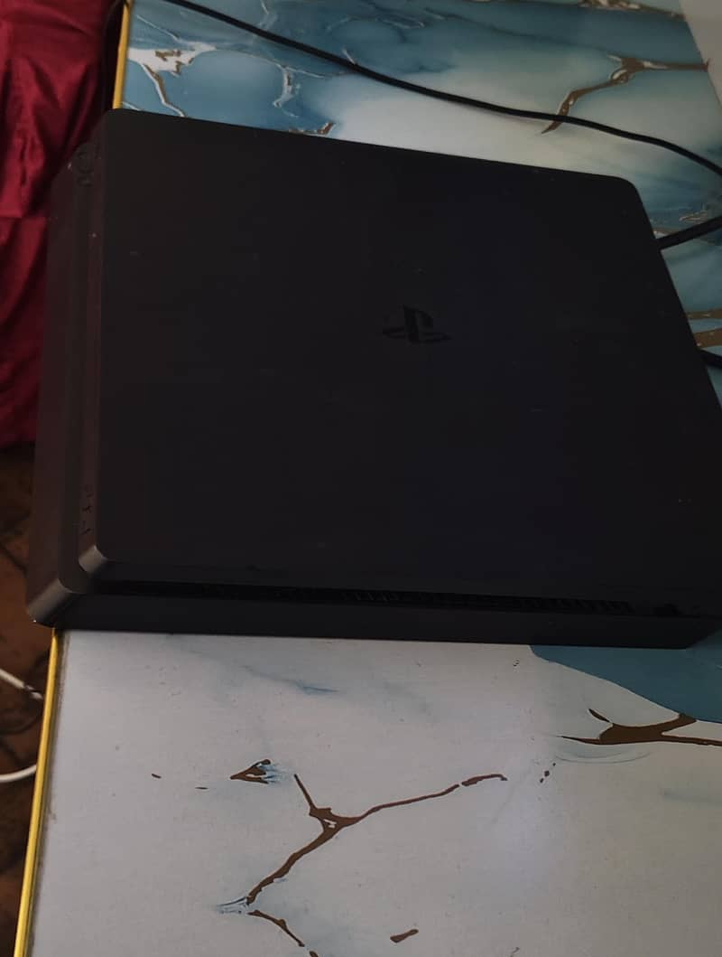 PS 4 Slim 3
