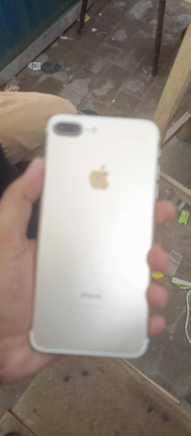 Apple iPhone 7 Plus 2