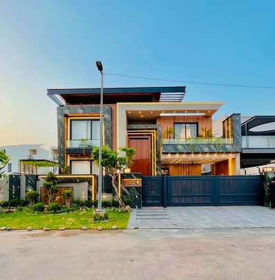 Kanal Luxury House for Sale in Formanite Society Lahore | 6.9 Crore